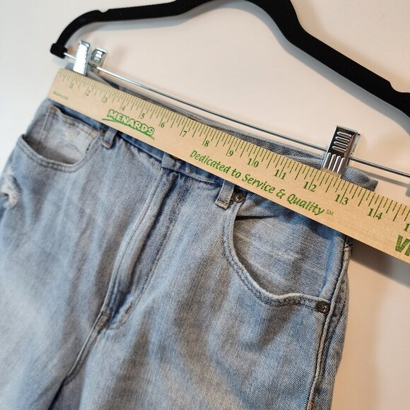 American Eagle Curvy Mom Jean Distressed Lt Wash Denim Jeans Shredded Raw Hem 6 - Picture 8 of 10
